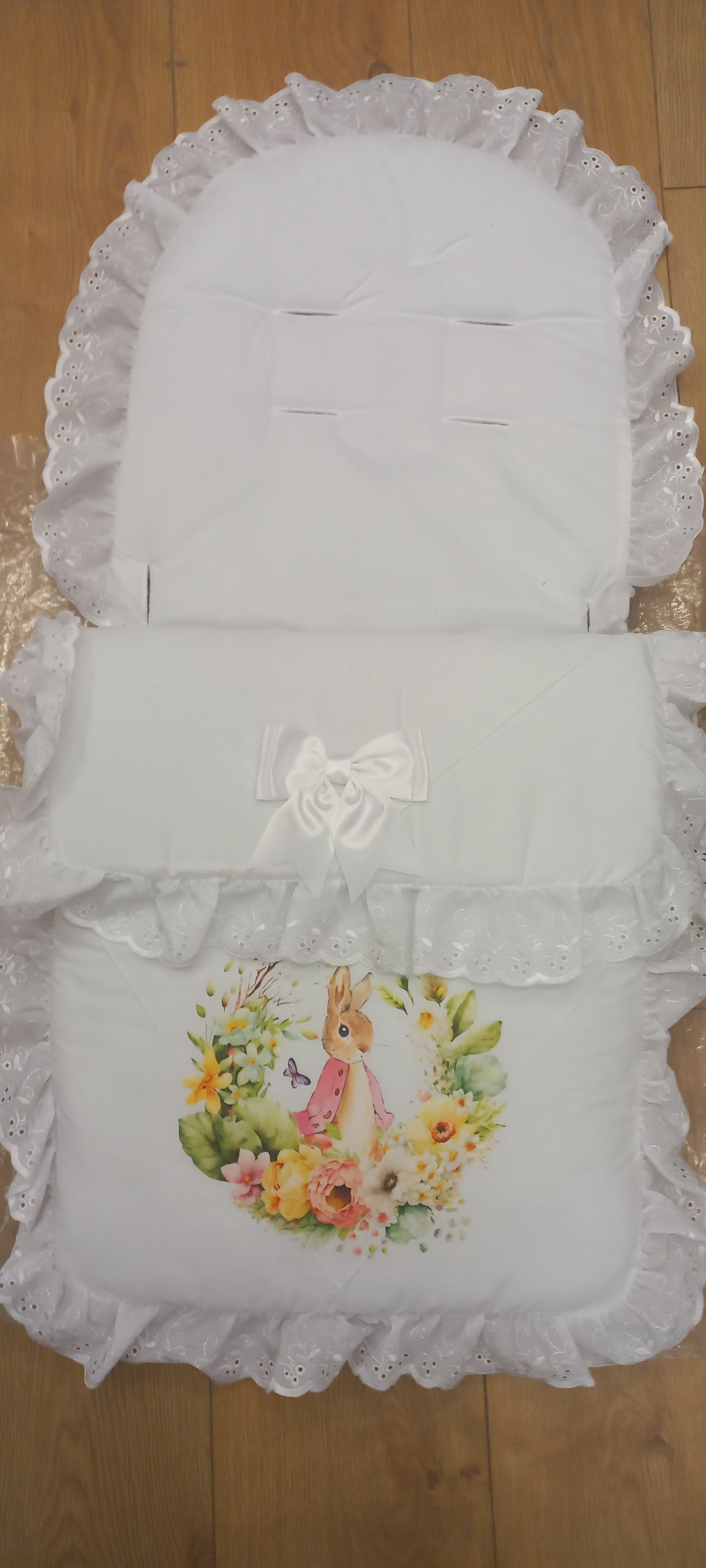 Beautiful baby pram cosytoes / footmuff universal fit