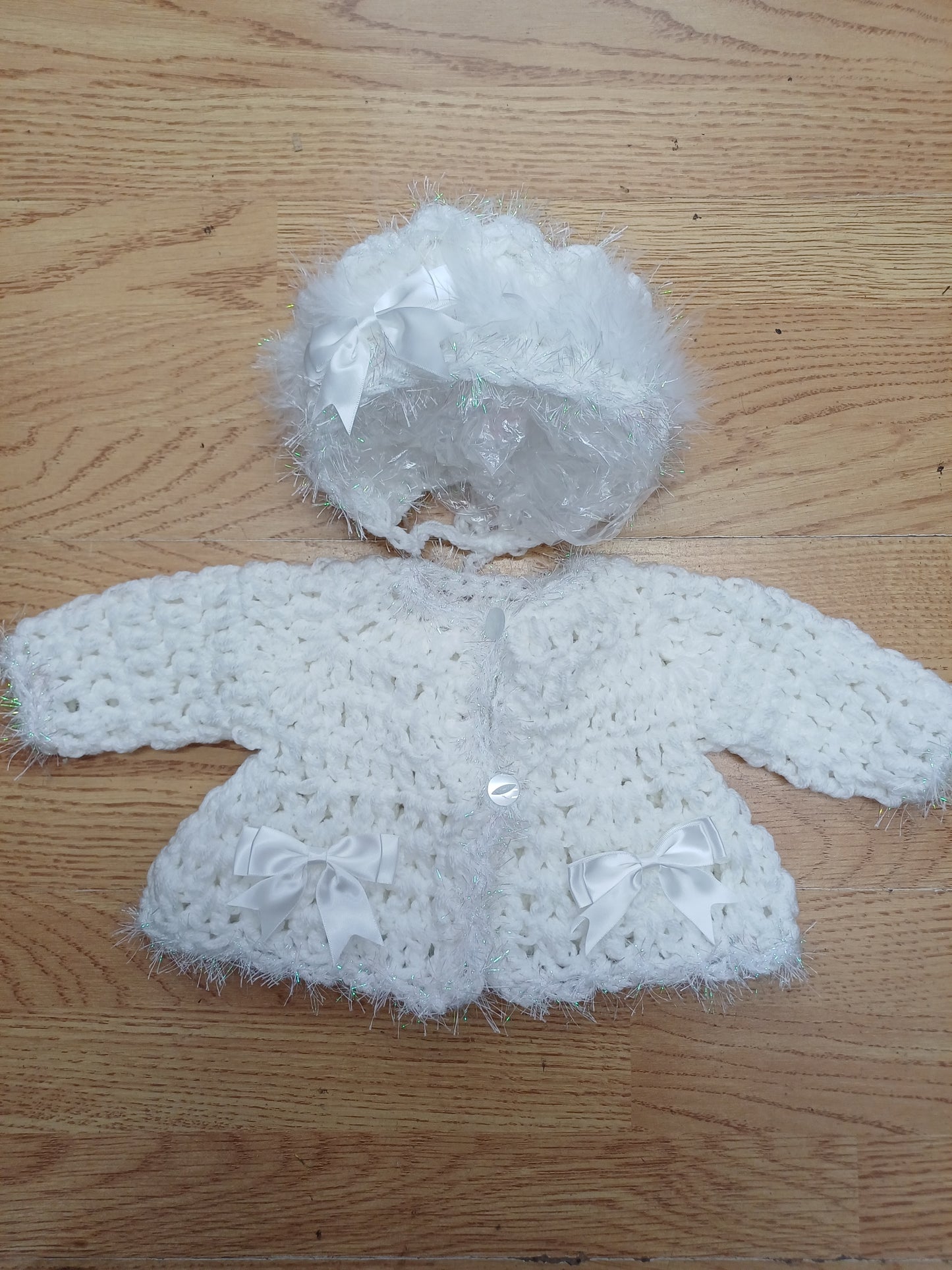 Baby girls handmade crochet pretty cardigan and bonnet set size 0 / 3 months