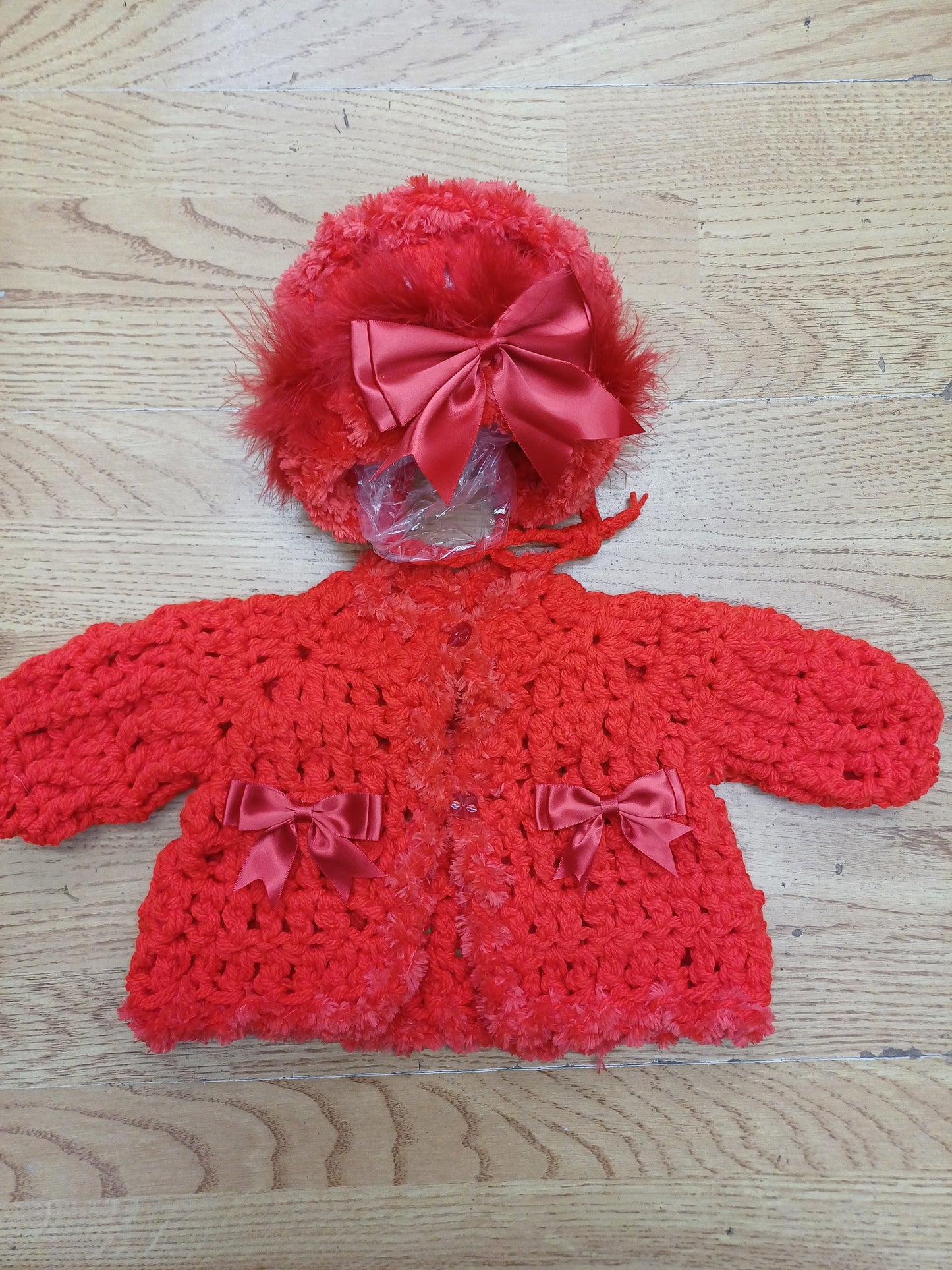 Baby girls handmade crochet pretty cardigan and bonnet set size 0 / 3 months
