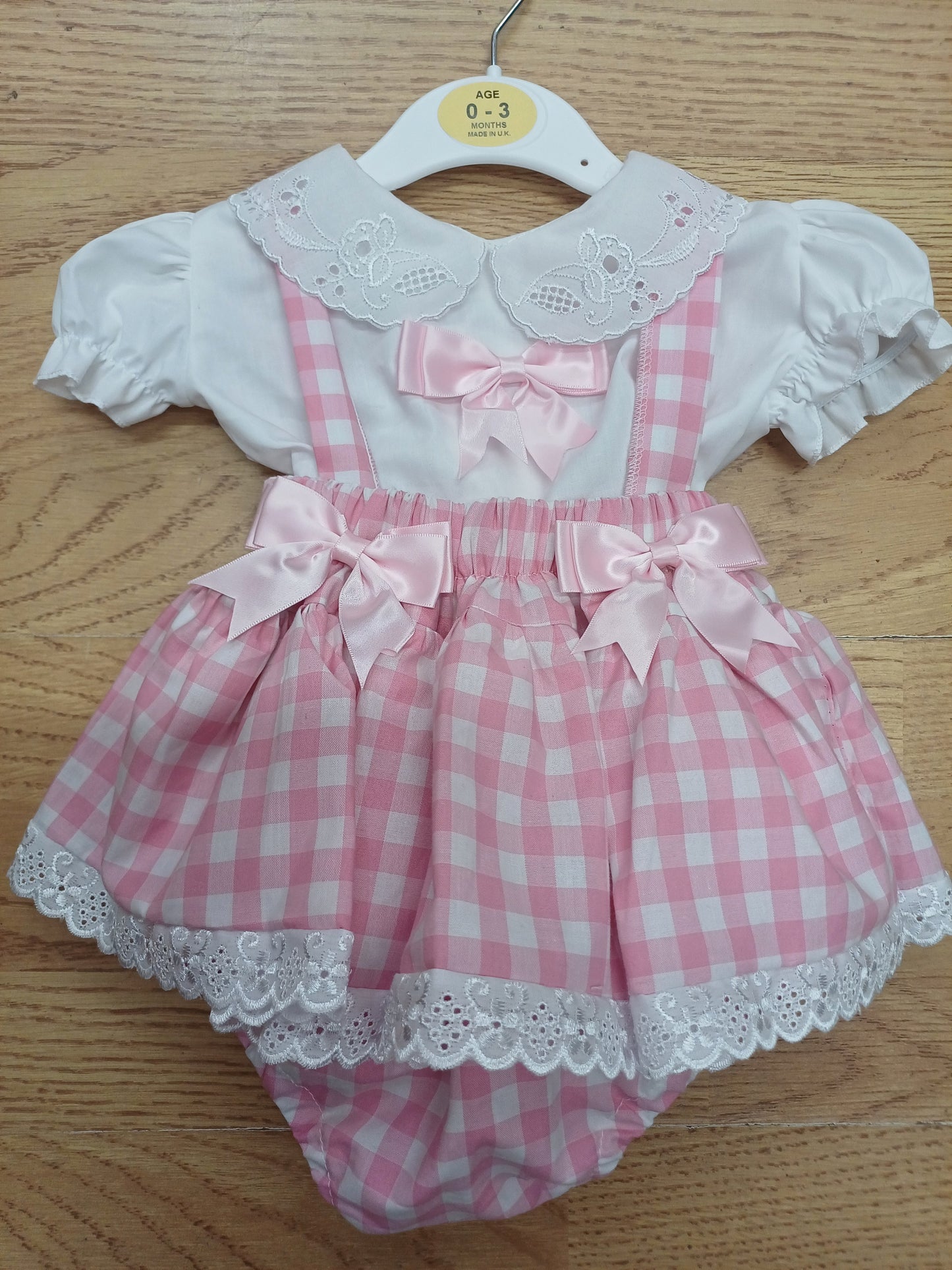 Girls pretty 2 piece set with skirt and blouse