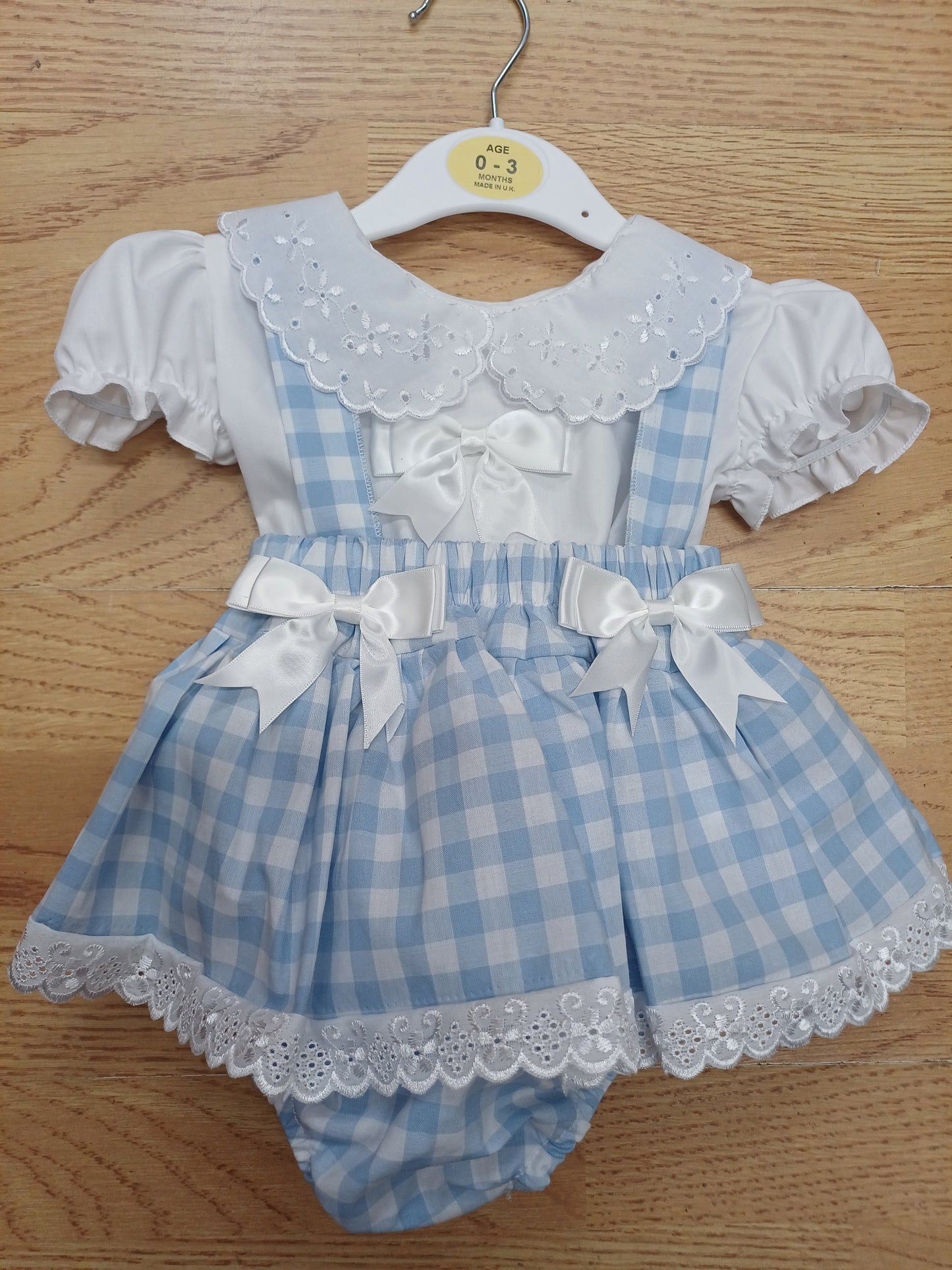 Girls pretty 2 piece set with skirt and blouse