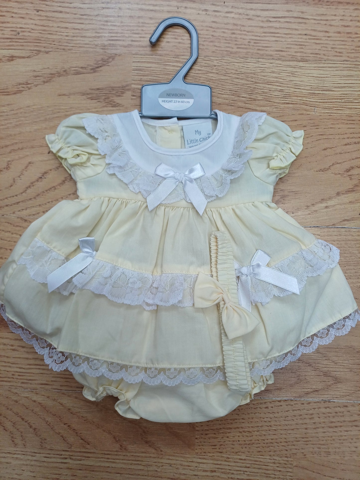 Baby girls 3 piece set with dress knickers and headband