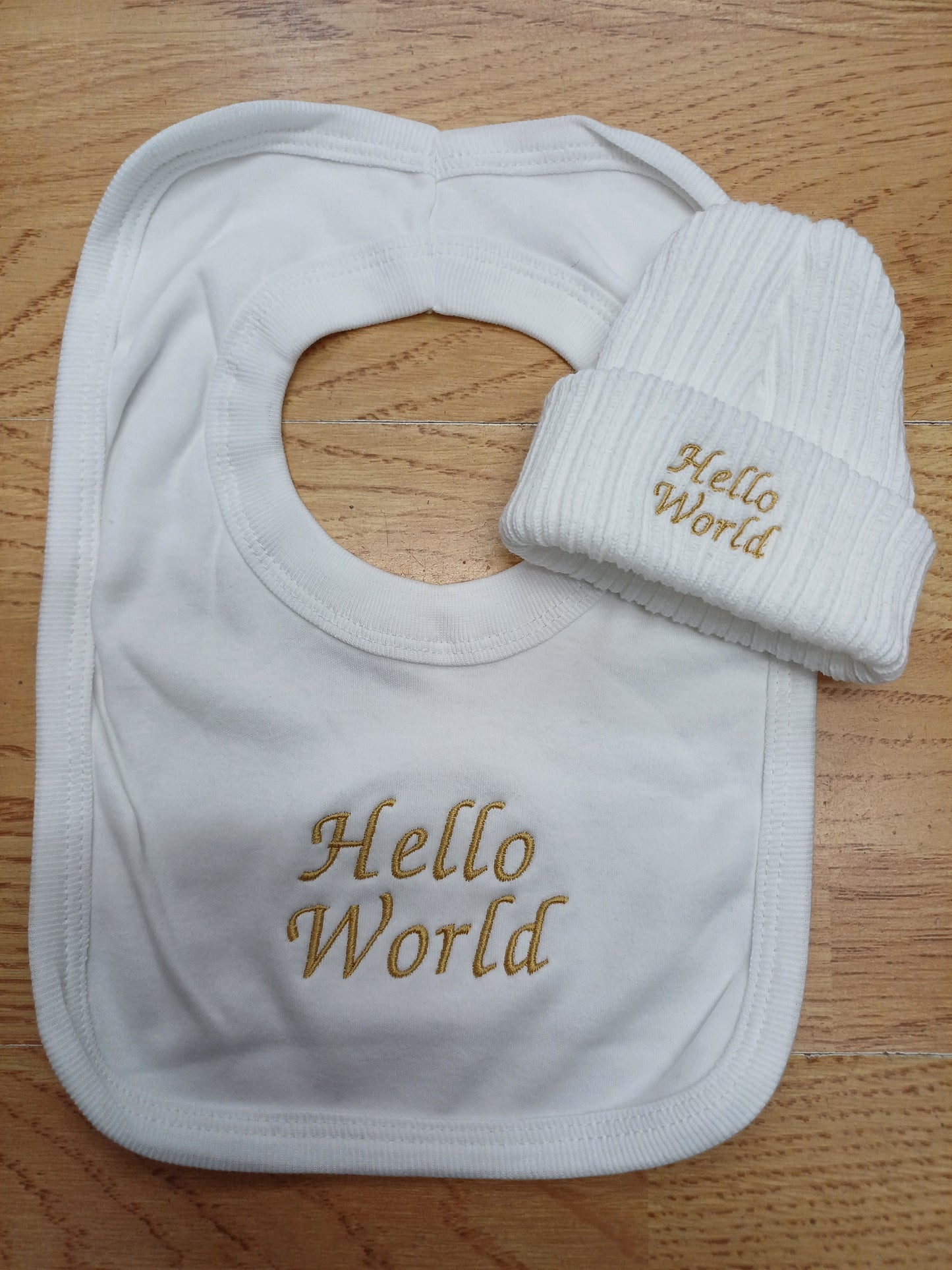 Babys unisex cotton bib and knitted beanie hat set embroidered with hello world or just arrived size newborn