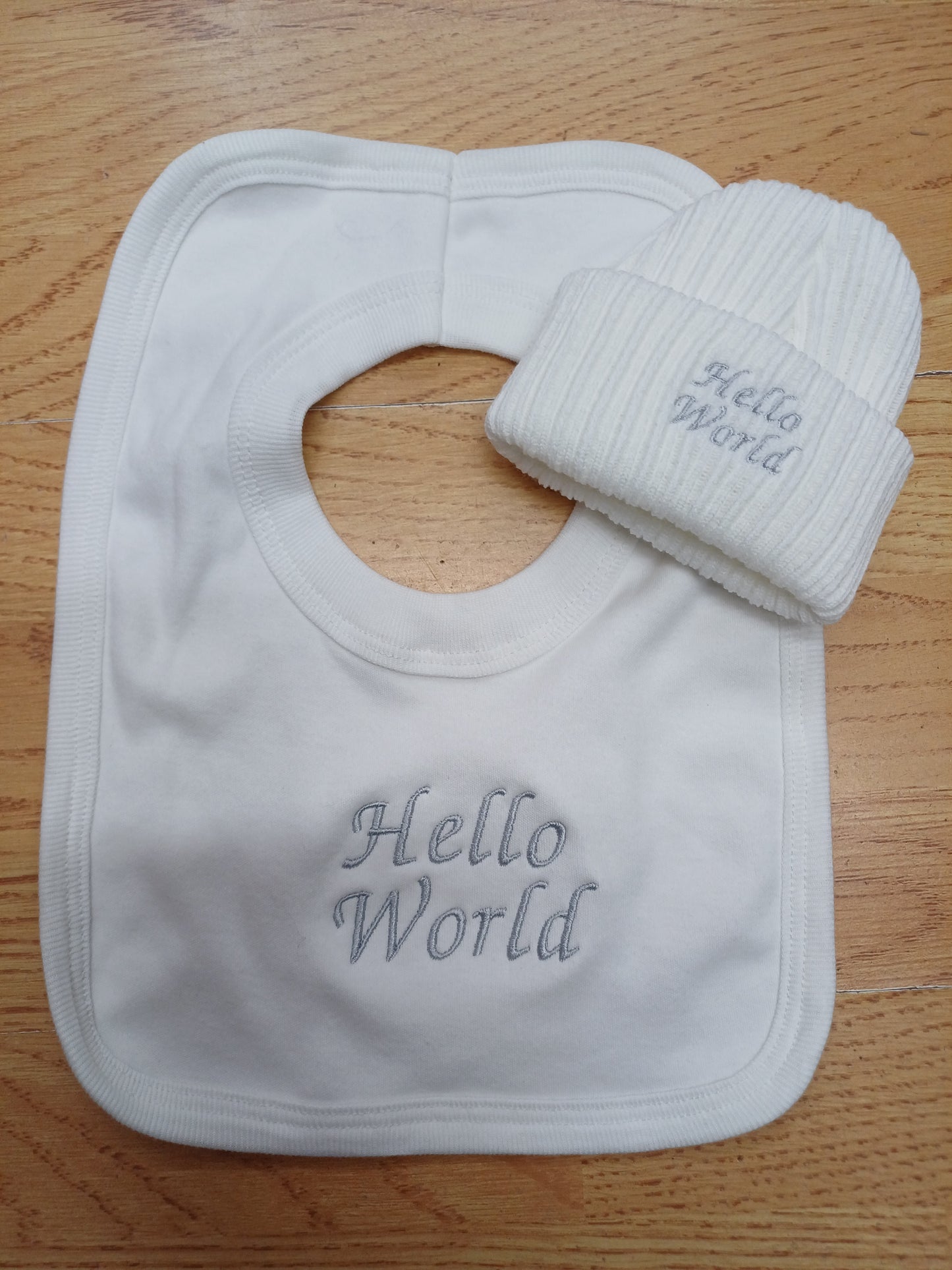 Babys unisex cotton bib and knitted beanie hat set embroidered with hello world or just arrived size newborn