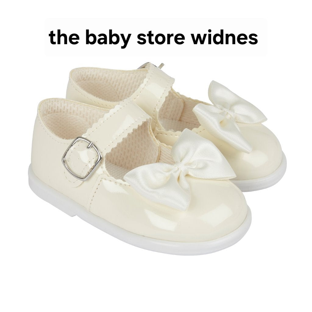 Baypods girls hard sole walking shoes with bow