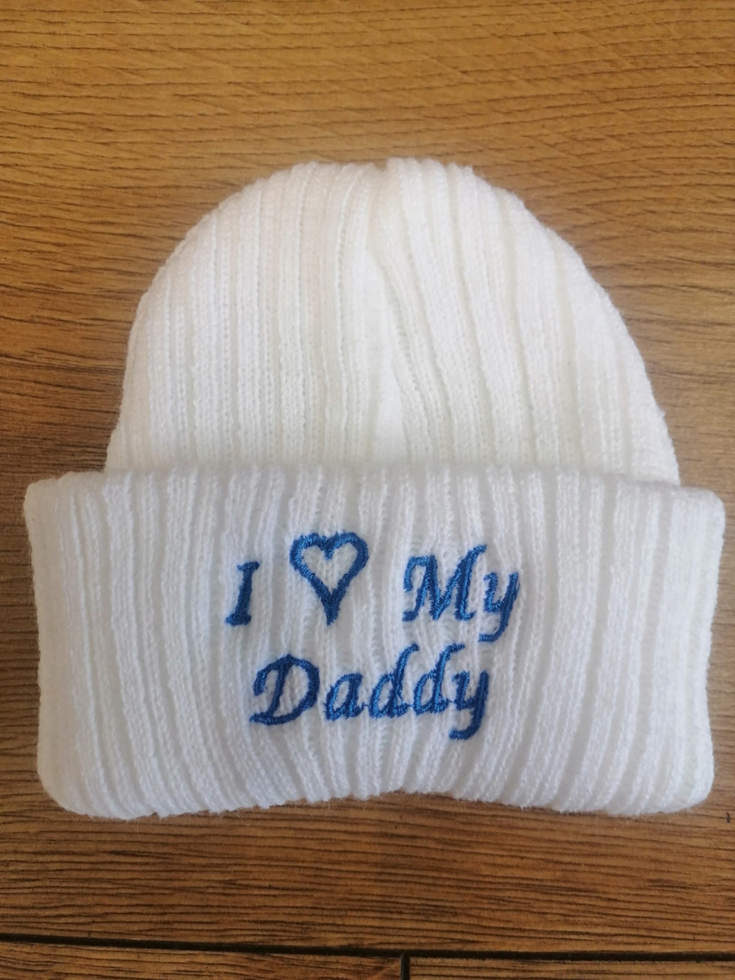 beautiful baby beannie hat embroidered with i love my mummy or daddy newborn size