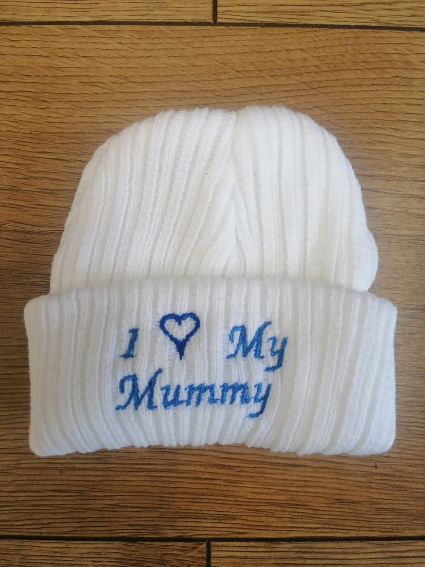 beautiful baby beannie hat embroidered with i love my mummy or daddy newborn size