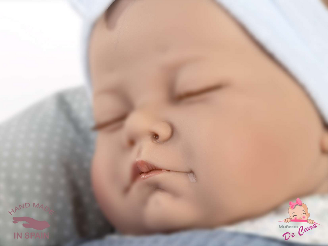 Spanish reborn doll includes cushion dummy and nappy
