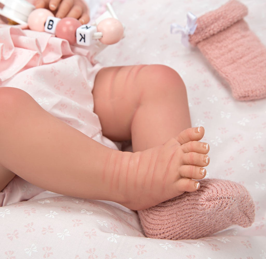 Spanish reborn doll comes with cushion dummy clip and nappy