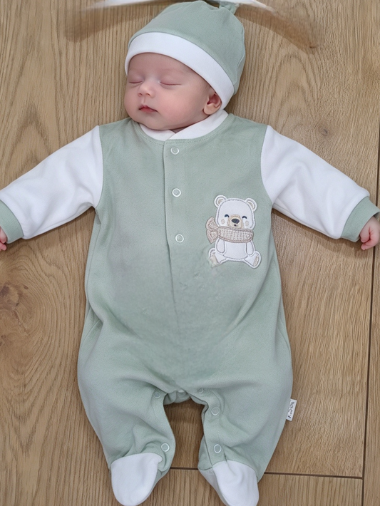 Babys unisex  velour  romper with  teddy bear design motif   and hat