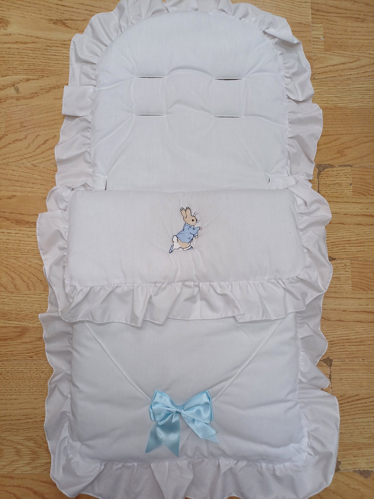 Baby Boys  or girls  Peter rabbit themed universal  fit pram cosytoes  footmuff pram set