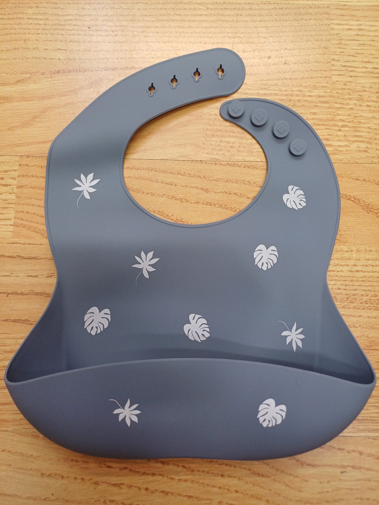 Moonkie baby silcone bibs a pack of 2 bibs feed your baby mess free