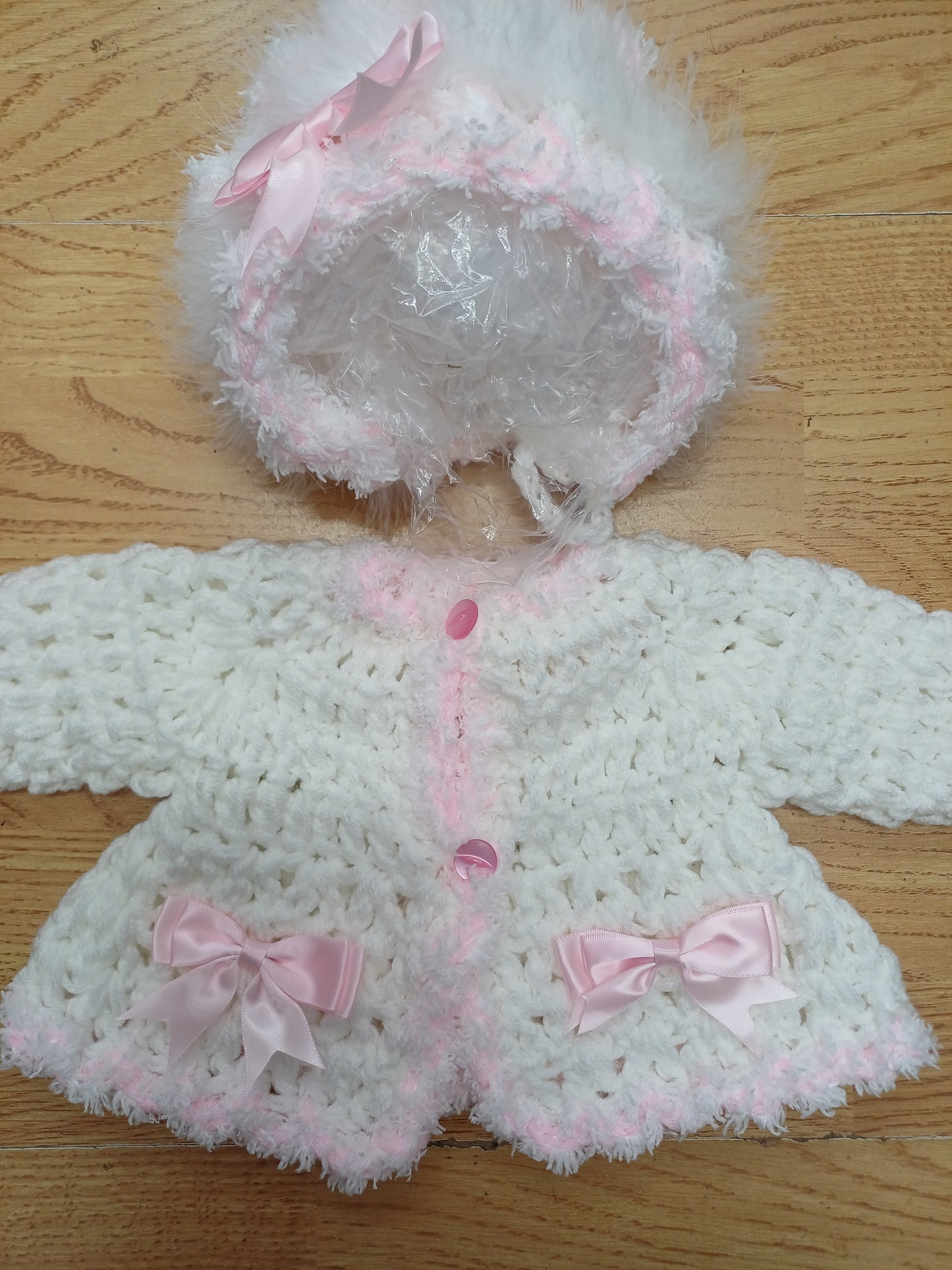 Baby girls handmade crochet pretty cardigan and bonnet set size  0 / 3 months