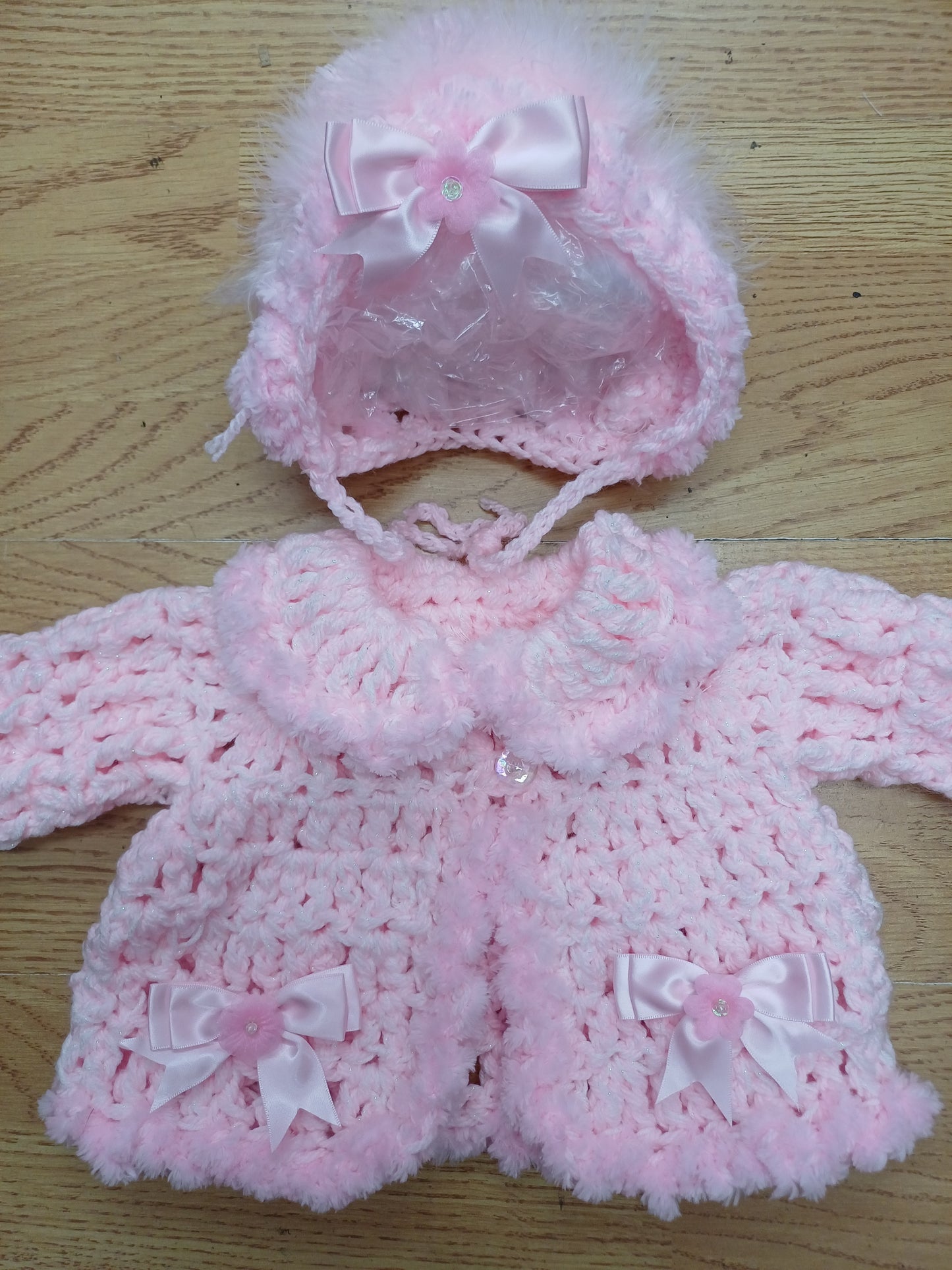 Baby girls handmade crochet pretty cardigan and bonnet set size 0 / 3 months