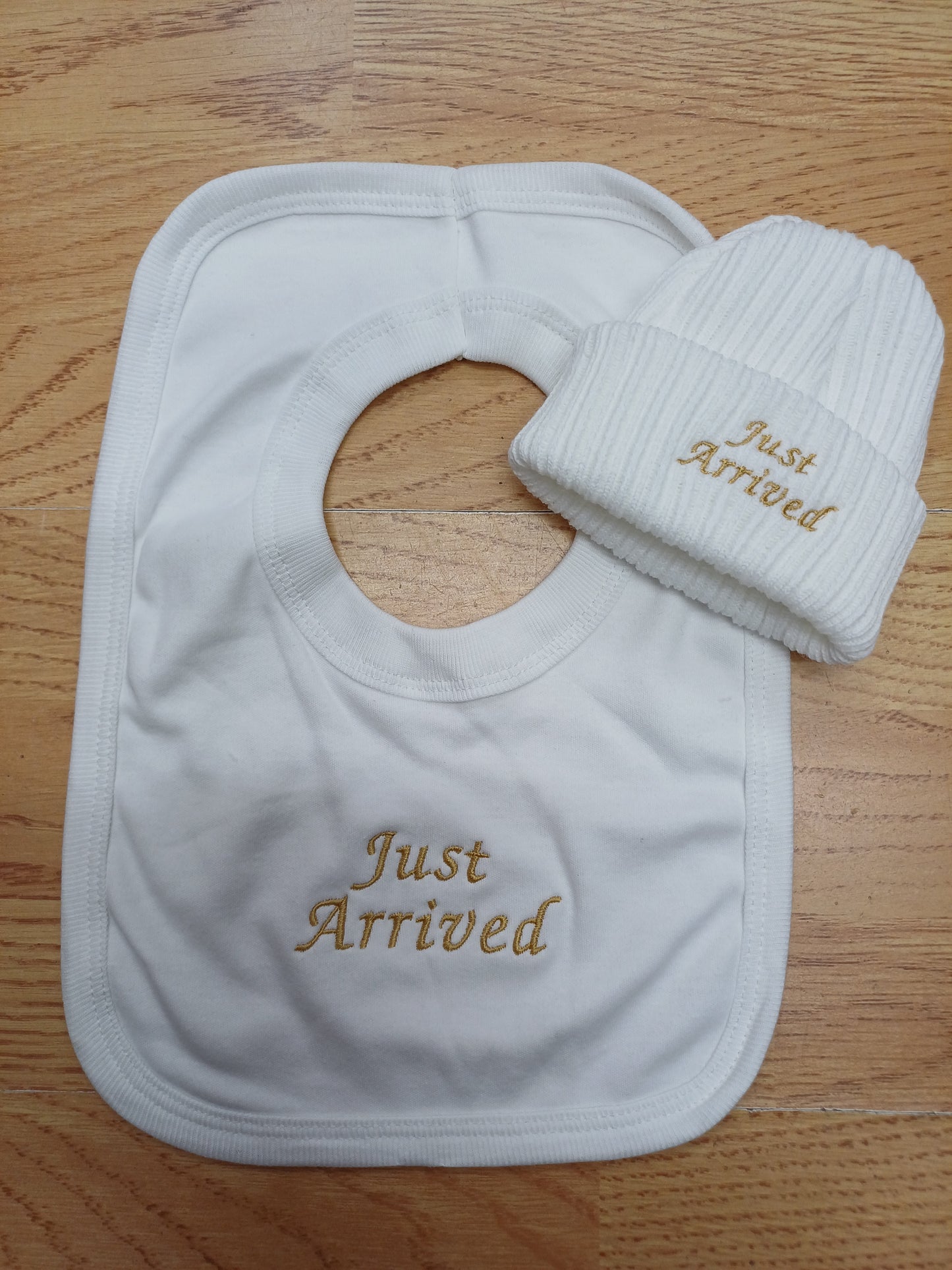 Babys  unisex cotton bib and knitted beanie hat set embroidered with  hello world  or  just  arrived  size  newborn