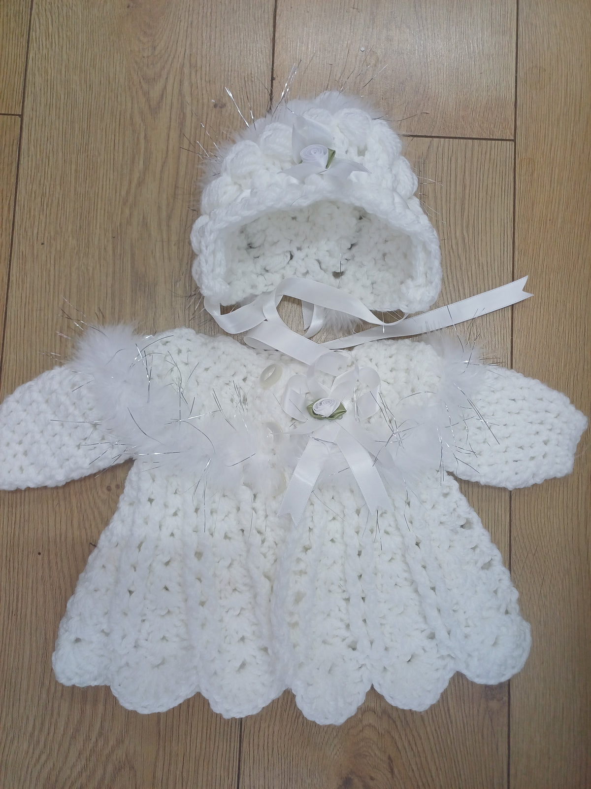 Baby girls  handmade crochet pretty cardigan and bonnet set with bows  and sparkle  malibu fur trim