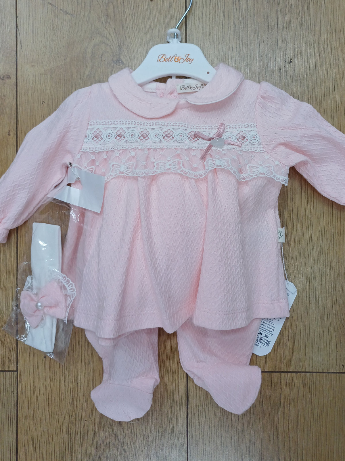 Baby  girls  3 pcs  Spanish style lace top and bottoms with headband