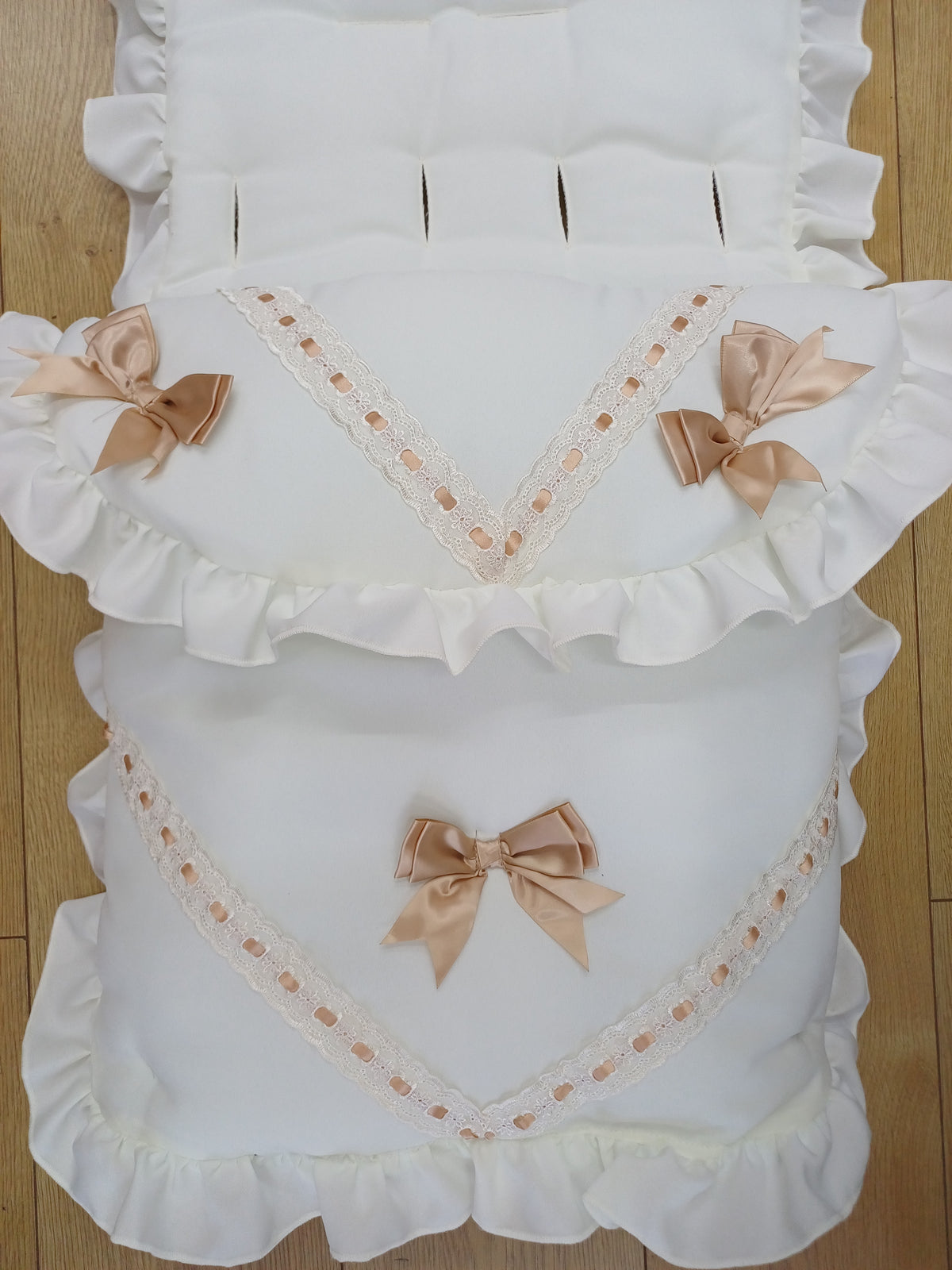 Babys unisex  unisex universal fit pram cosytoes footmuff pram set with bows colour  cream  / beige