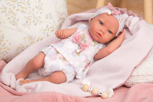 Spanish reborn doll comes with blanket  dummy and nappy