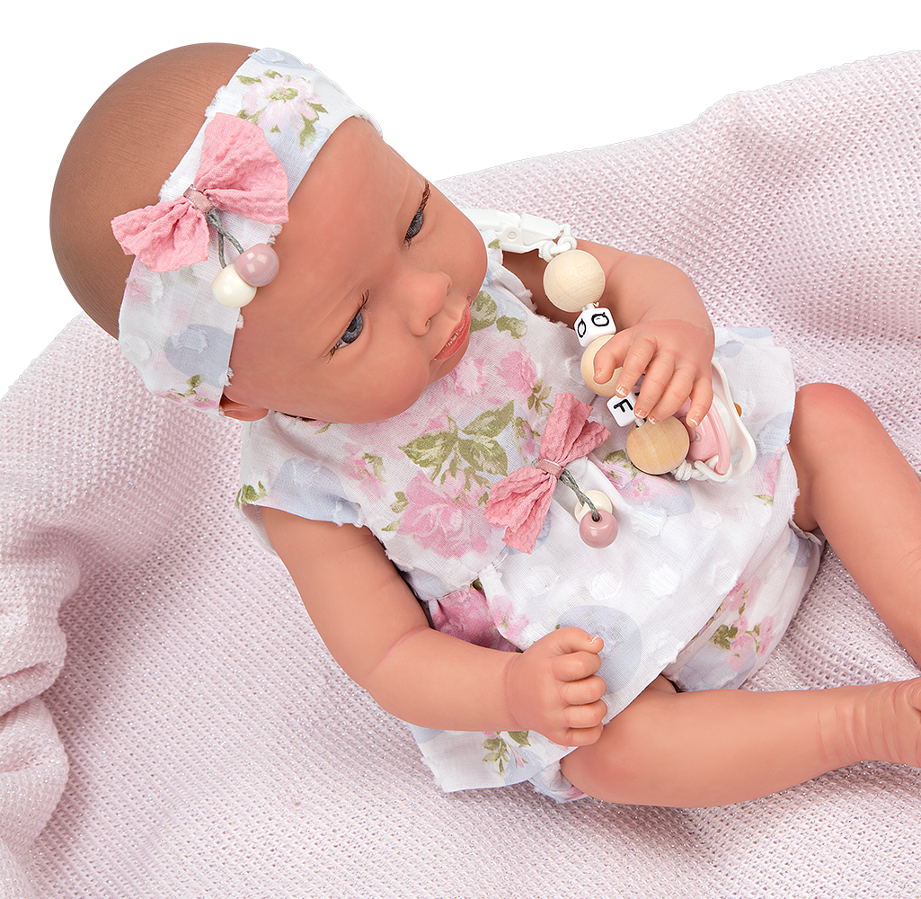 Spanish reborn doll comes with blanket  dummy and nappy